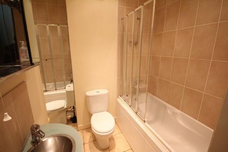 2 bedroom ground floor flat to rent - Photo 5