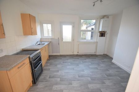 2 bedroom terraced house to rent - Photo 4