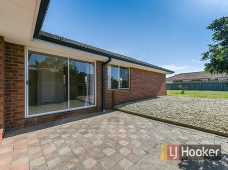77 Strathaird Drive, Narre Warren South VIC - Photo 3