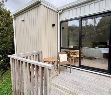 Modern, Fully Furnished Home - Light, Stylish & Easy Living - Photo 2