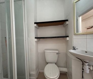 Studio Flat, Buckingham Road, NW10 - Photo 3