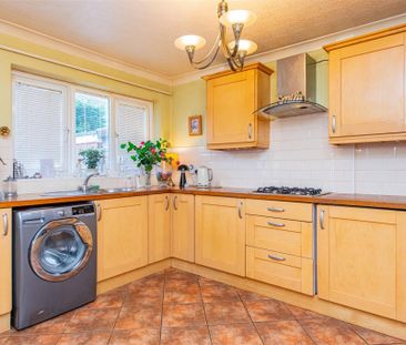 3 bed House - Detached To Let - Photo 6