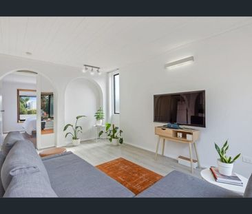 Stylish & Spacious Apartment with Large Balcony - Photo 3