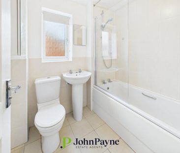 3 bedroom end of terrace house to rent - Photo 2