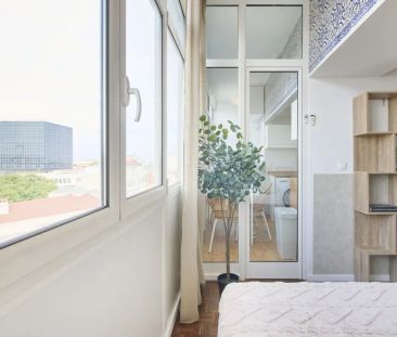 Room in a shared 9-bedroom apartment for rent in Lisbon, no bills included - Photo 6