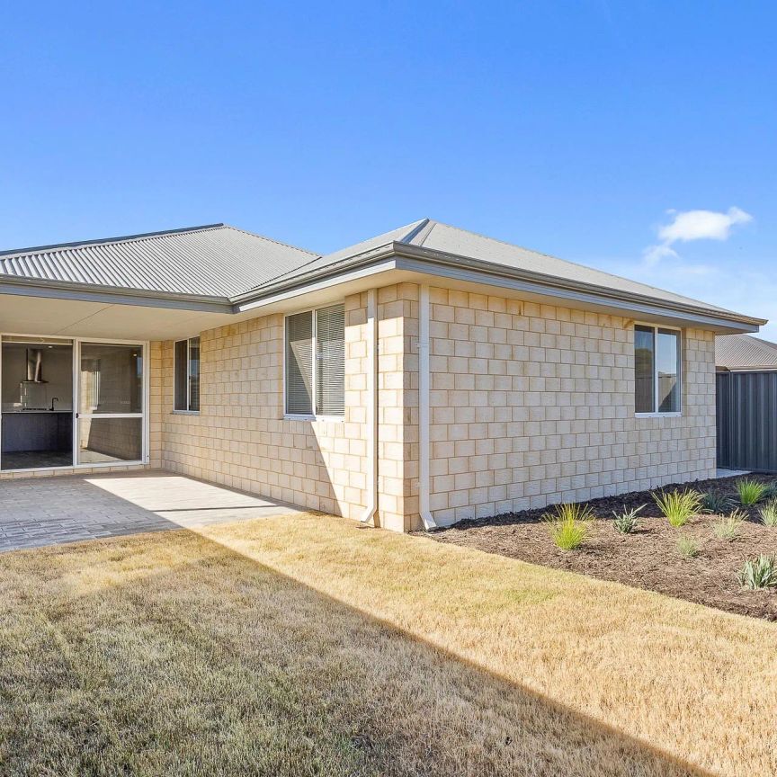 17 Kelston Approach, Lakelands. - Photo 1