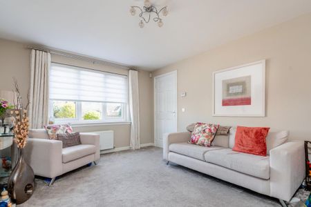 5 bedroom detached house to rent - Photo 2