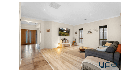 Prestigious Family Home in a Prime Boardwalk Estate Location ! - Photo 2