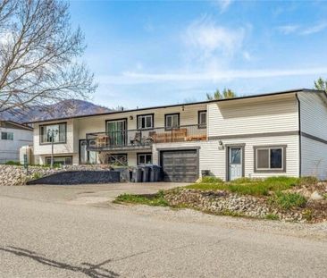 June 1: Main suite 3 bed + den, single garage in West Kelowna - Photo 4