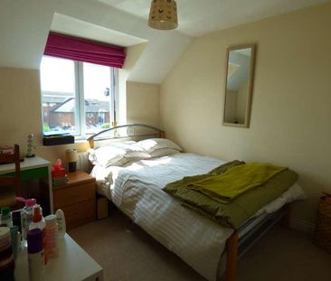 Student Property, Baxendale Road, PO19 - Photo 1