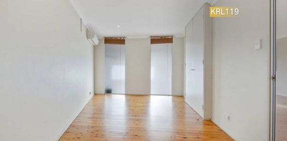 A-Fully Furnished-L1/1-5 Forsyth st, Glebe, NSW 2037 - Photo 2