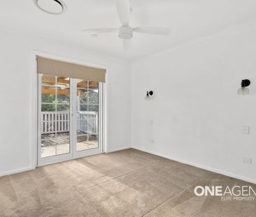 SPACIOUS FAMILY LIVING IN THE HEART OF HORSLEY - Photo 6