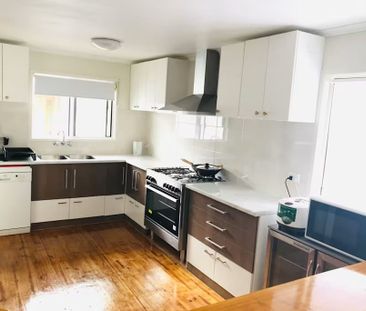 Fully furnished Southport Home, Female Only - Photo 4