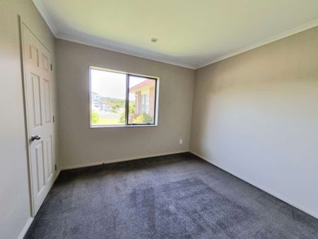 4 Bedroom Family Living - Flat Bush - Photo 2