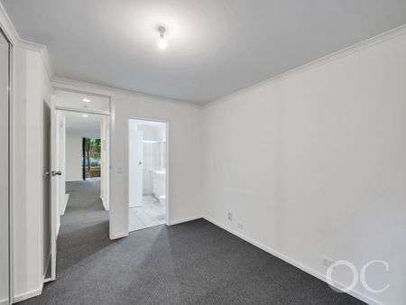 Open the Door To Fresh, Stylish Cityside Living - Photo 3