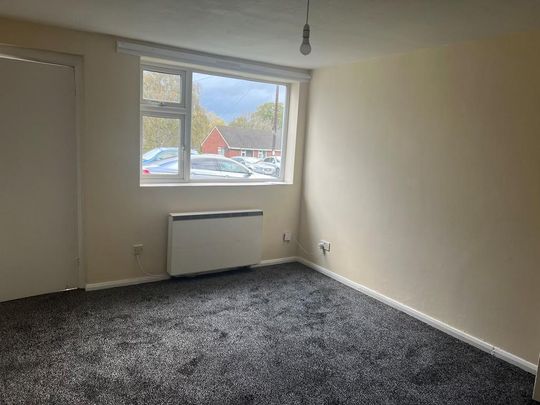 2 bedroom ground floor flat to rent - Photo 1