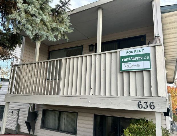 Clean and spacious 2 bedroom upper level. — 2 Bedrooms Duplex - Photo 1