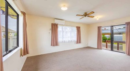 Quiet Two Bedroom Home - Photo 4