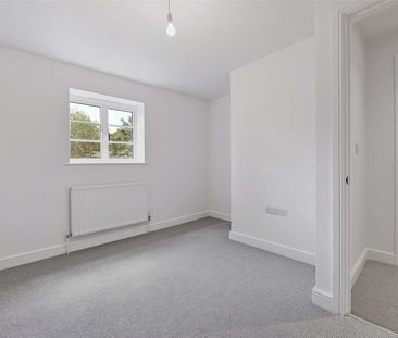 A beautfiully restored four bedroom Cottage - Photo 3