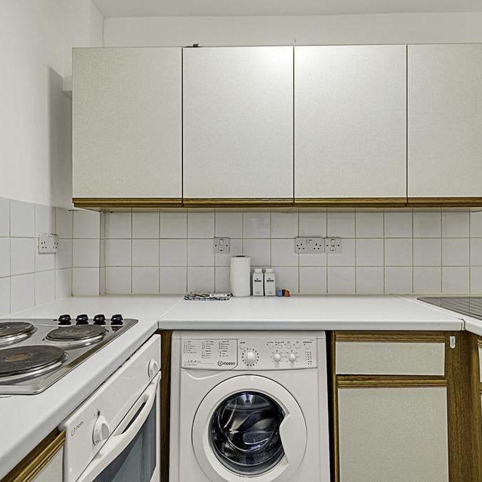 Studio to rent - Photo 1