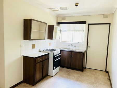 Charming 2-Bedroom Unit with Classic Appeal - Photo 5