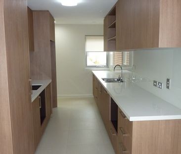 Near new two bedroom + study townhouse - Photo 5