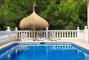 Villa for rent in Cumbre del Sol with 5 bedrooms