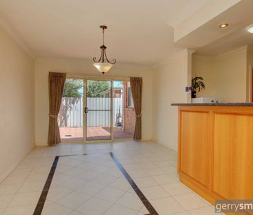 CLASSY TOWNHOUSE in WEIR PARK - Photo 2