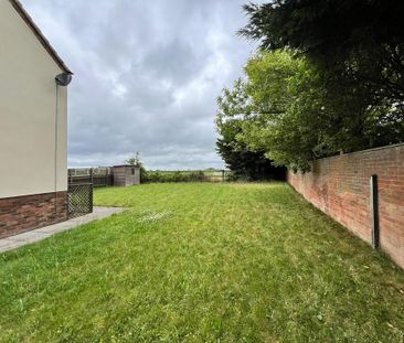 2 bedroom end of terrace house to rent - Photo 5