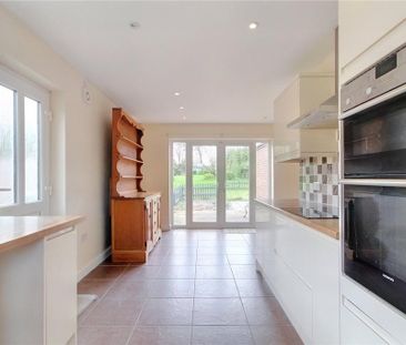 3 bedroom detached house to rent - Photo 4