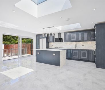 To Let 5 Bed Bungalow - Detached - Photo 6