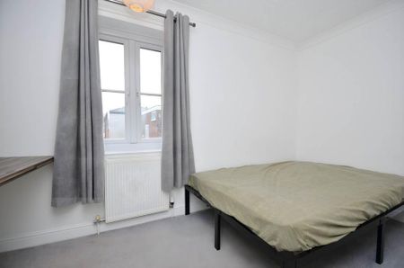3 bedroom flat to rent - Photo 2