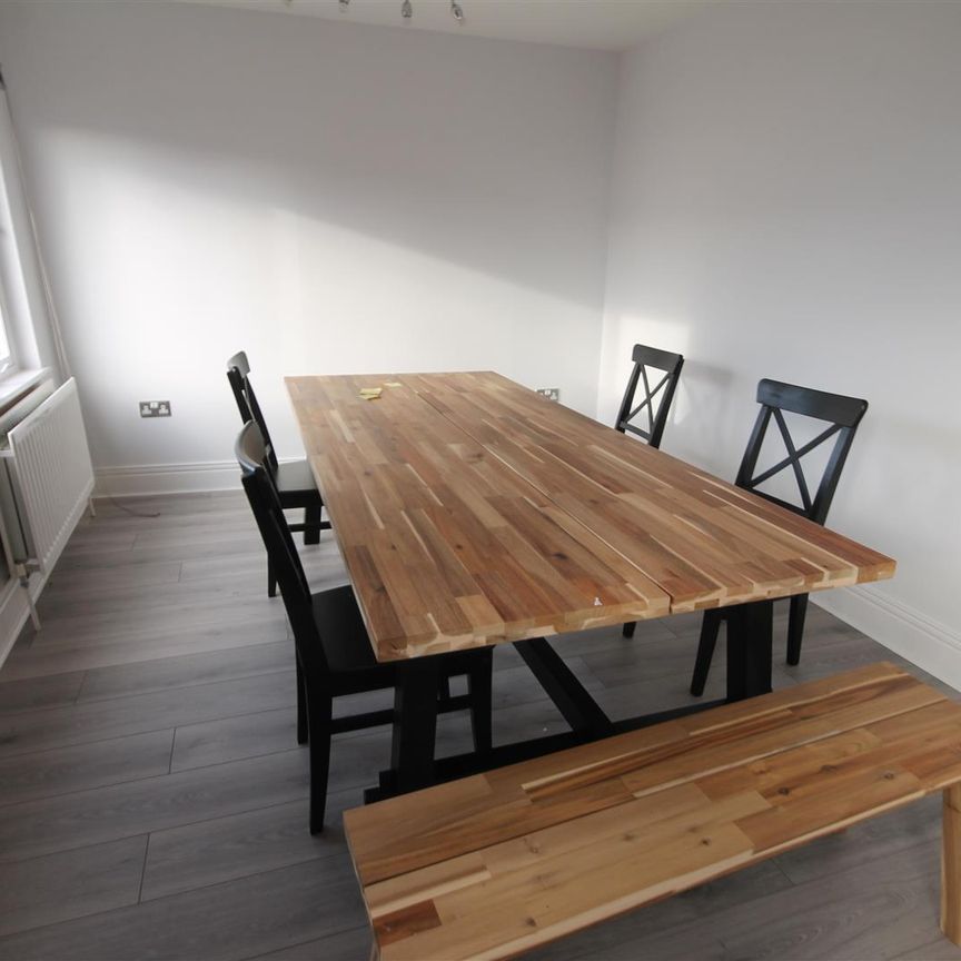 Huntsmoor House, Spital Tongues, - Photo 1