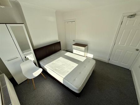 1 bedroom in a house share to rent - Photo 5