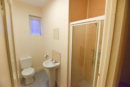 1 bedroom Flat To Let - Photo 5