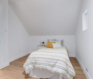 For Lease - 8 Whitfield Avenue, Hamilton, Ontario - Photo 4