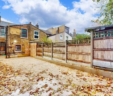 4 bedroom terraced house to rent - Photo 1
