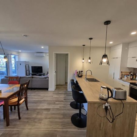 Bail à céder – Grand 4 ½ style condo | 1 566 $/mois - Photo 3