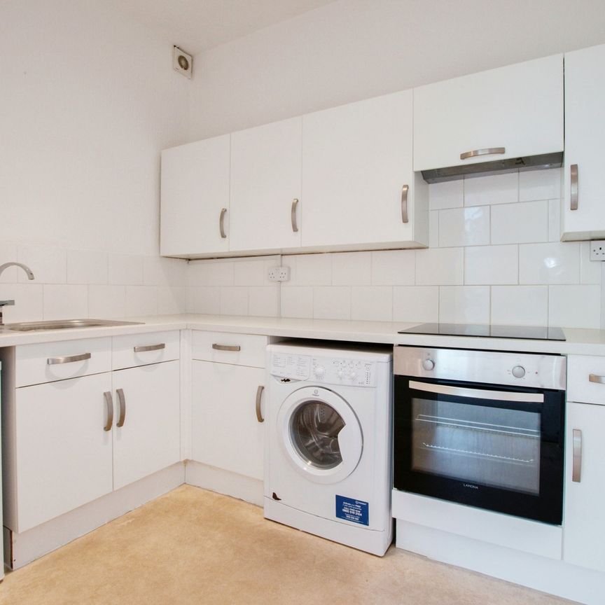 apartment to rent Alum Chine Road, Bournemouth - Photo 1