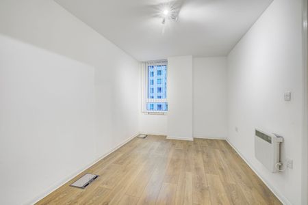 St. George Wharf, London, SW8 - Photo 2