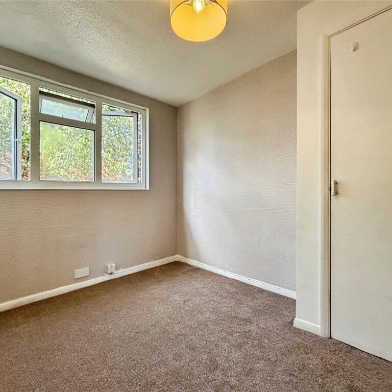 2 Bed Flat, Fulmead Road, RG30 - Photo 1