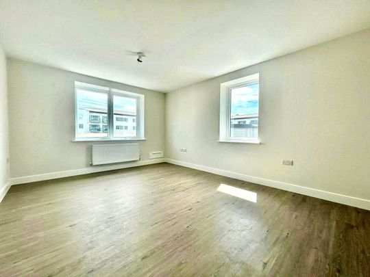 Victoria Road, Farnborough, Hampshire, GU14 - Photo 1