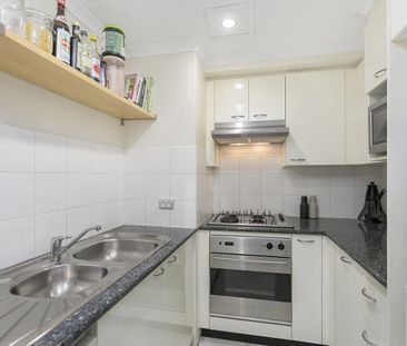 Paramount - Unfurnished - Available Now - Photo 4