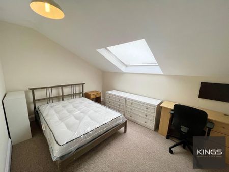 4 bedroom end of terrace house to rent - Photo 4