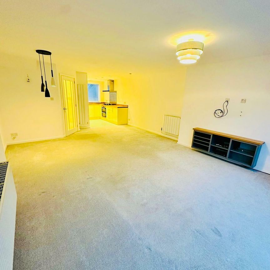 Adel Wood Place, Adel - Photo 1