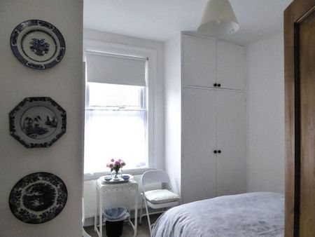 2 bedroom terraced house to rent - Photo 4