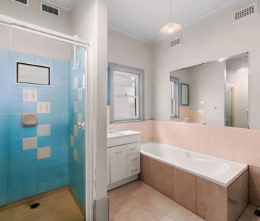 4 Bed, 1 Bath - Photo 5