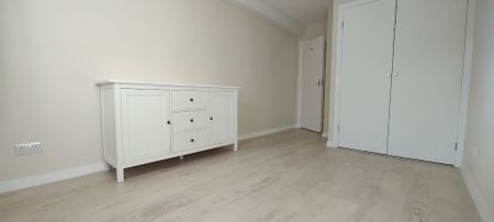 2 Bed Flat, Mayfair Court, SW19 - Photo 3