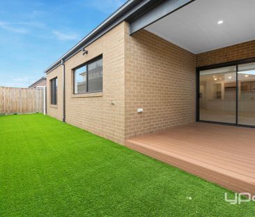 Brand New 4-Bedroom Family Home – Walk to Rockbank Station - Photo 3