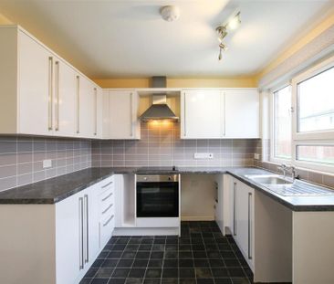 4 bedroom end of terrace house to rent - Photo 6